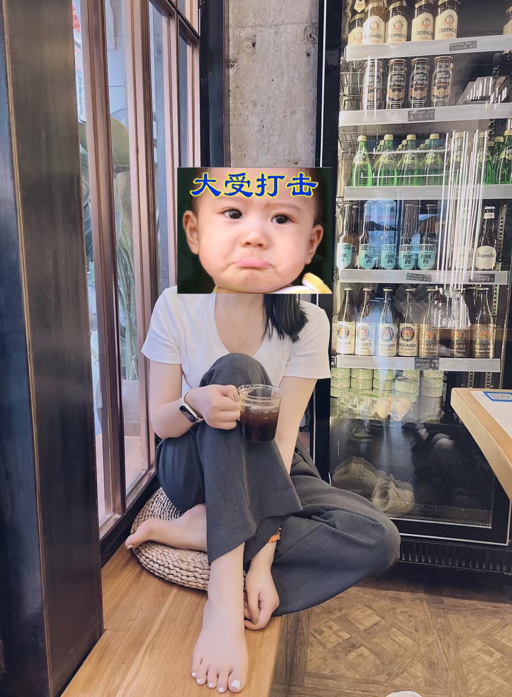 ，