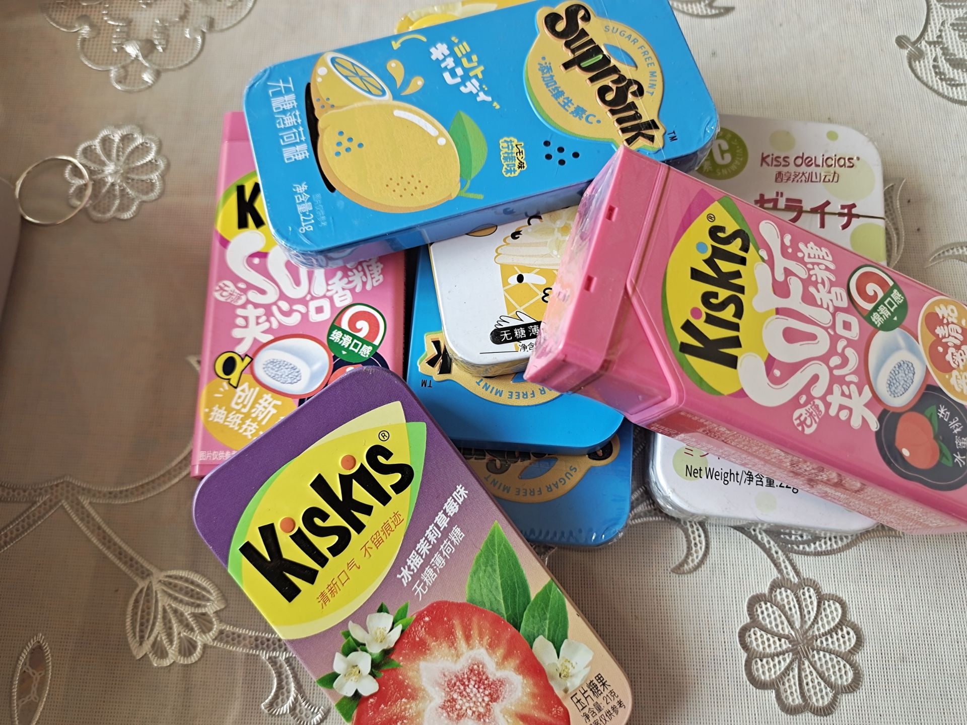 收拾出一堆乱七八糟的糖